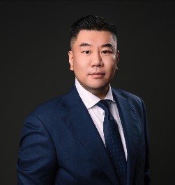 张 镭 瀚